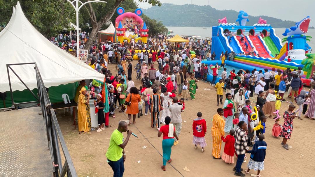 Abana benshi bari mu bitabiriye Expo kuri Noheli