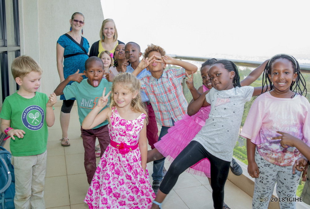 Abana biga muri Kigali International Community School basuye Marriott Hotel
