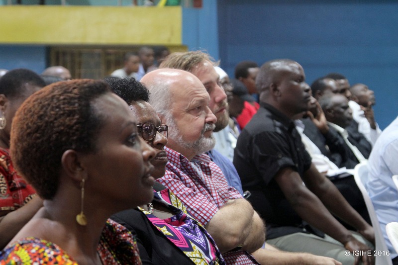 Abanyamahanga bari bitabiriye Umunsi Mpuzamahanga w'Ururimi kavukire