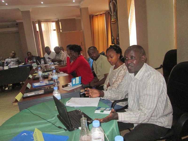 Abanyamakuru bo mu Rwanda banenzwe kudakora kinyamwuga inkuru z’ubutabera