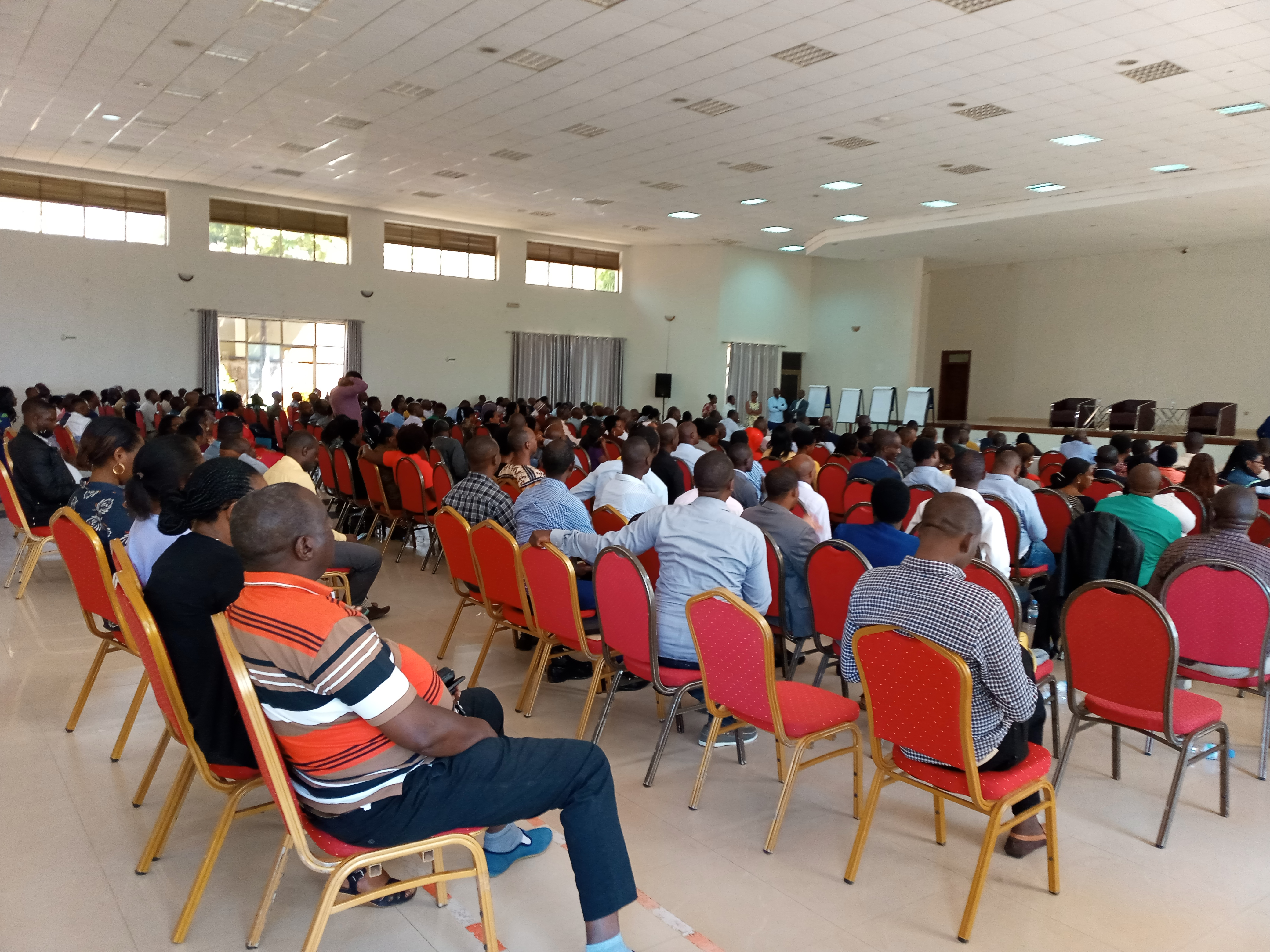 Abanyamuryango b'Urugaga rw'Abahesha b'Inkiko b'umwuga bitabiriye amatora