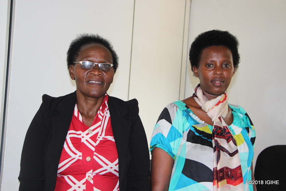 Mukarunyange Jeanne d'Arc (ibumoso) na Muberanyana Jane babarizwa muri 'Ndabaga', umuryango wakoze ibikorwa by'indashyikirwa