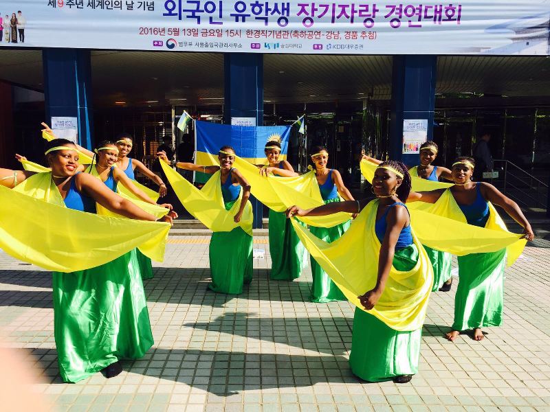 Itorero Umucyo ryerekana umuco nyarwanda muri Korea
