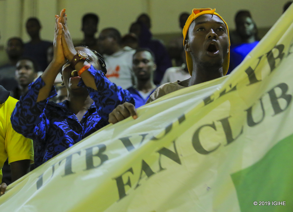 Abanyeshuri ba kaminuza ya UTB bari benshi