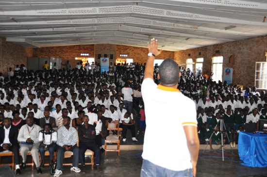 Abanyeshuri bagera kuri 1200 bitabiriye igitaramo cya Kizito Mihigo