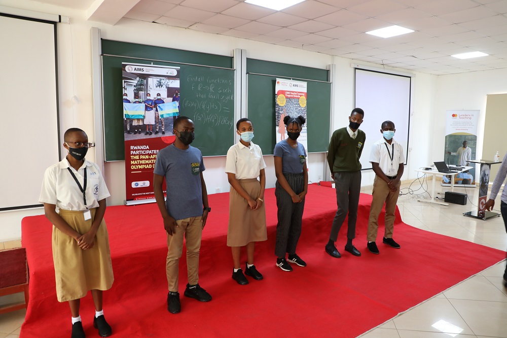 Abanyeshuri bahagarariye u Rwanda muri iri rushanwa bitwaye neza