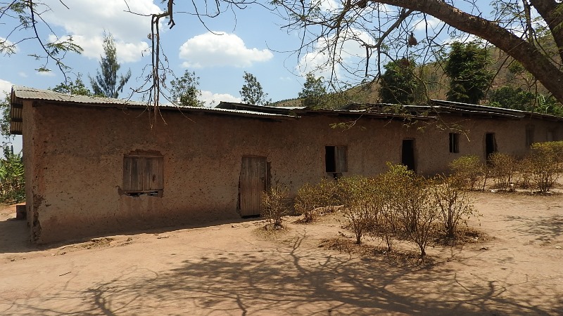 Abanyeshuri bigaga nabi kubera amwe mu mashuri atameze neza