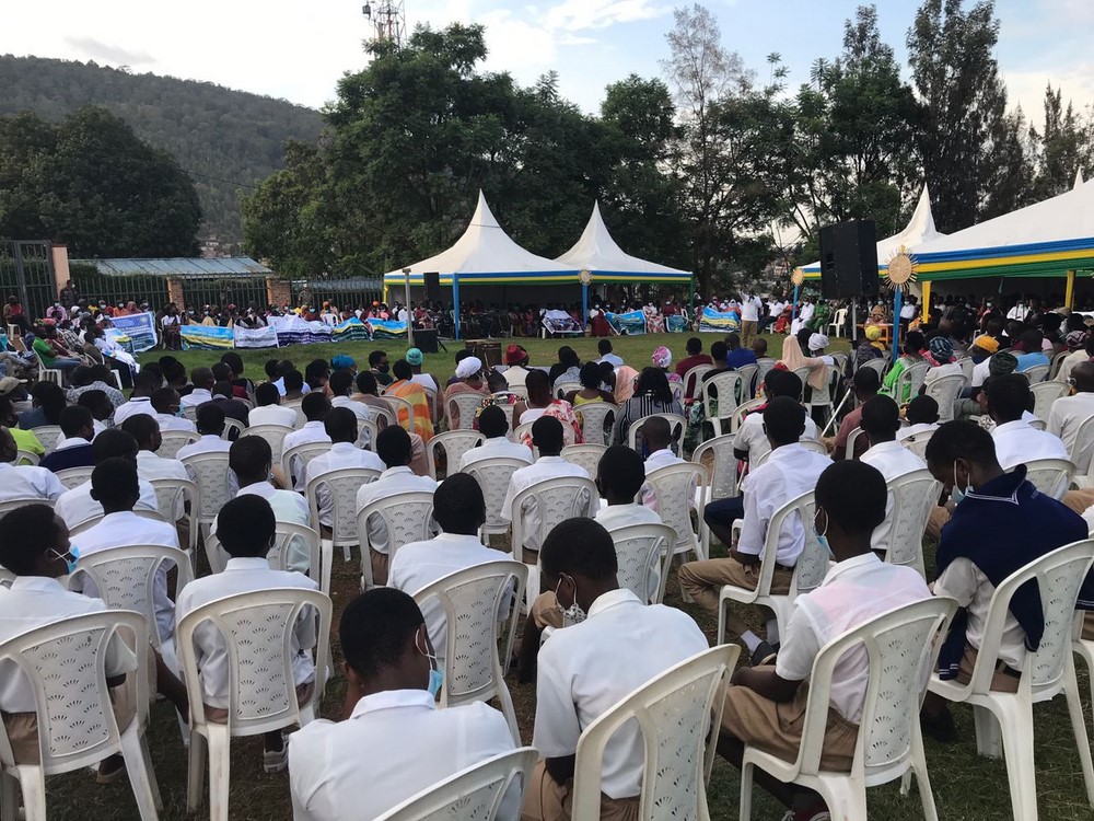 Abanyeshuri bo mu Rwunge rw'Amashuri rwa Kabusunzu bari bitabiriye uyu muhango