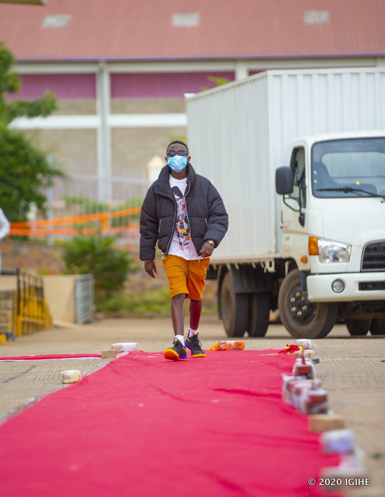 Abasoje amahugurwa bamuritse imyenda badoze itandukanye