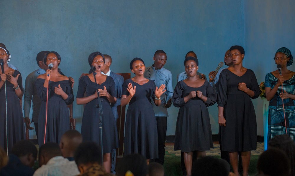 Abaririmbyi b'amakorali atandukanye bitabiriye iki gitaramo