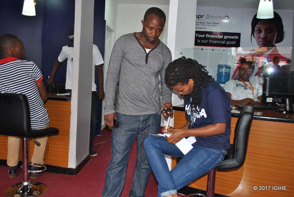 Nyuma yo guhabwa ibisobanuro bamwe bahita bafunguza konti