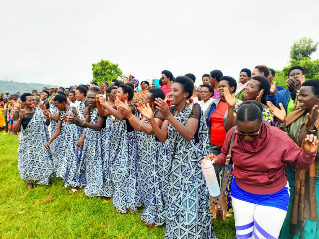 Abaturage bishimiye umukino wahuje abikorera n'abayobozi