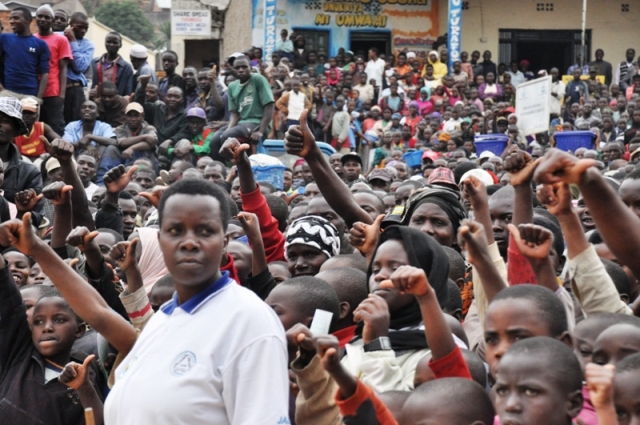 Abaturage babyinaga indirimbo z'amatora