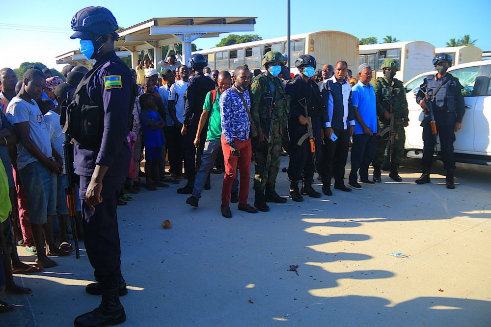 Ingabo n'abapolisi b'u Rwanda bakomeje kugarura ubuzima mu bice byari byarayogojwe n'ibyihebe