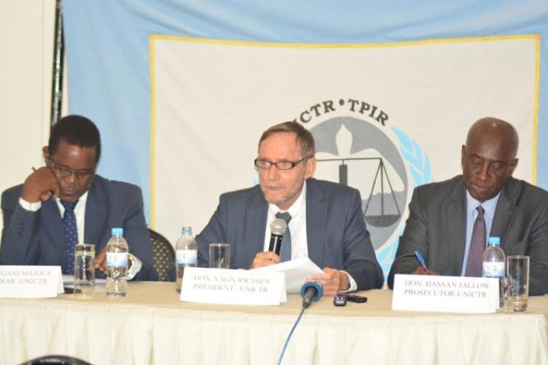 Umwanditsi, Perezida n'Umushinjacyaha bose ni abayobozi muri ICTR bari mu kiganiro n'abanyamakuru