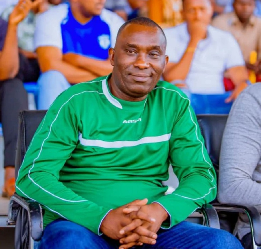 Mvukiyehe Juvénal uyobora Addax FC agiye kuregwa muri FERWAFA na Bokota 'Kamana' Labama nyuma y'amezi atatu atamuhembwa kubera kutagira icyangombwa kimwemerera gukorera mu mu Rwanda