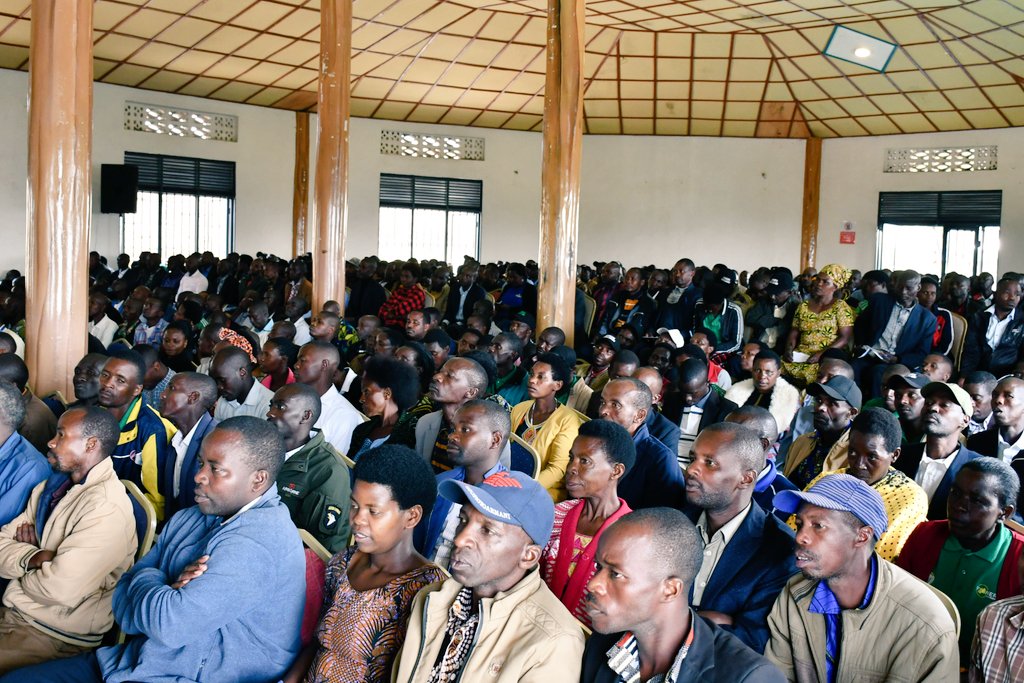 Abayobozi b'Imidugudu bahuye na Guverineri w'Intara y'Amajyaruguru