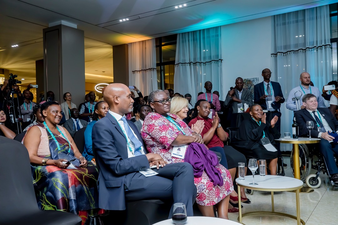 Umuyobozi Mukuru wa Commonwealth Foundation, Dr Anne Gallagher yaganiraga n'Umuyobozi Mukuru w'urwgo rw'igihugu rushinzwe imiyoborere RGB, Dr Usta Kayitesi