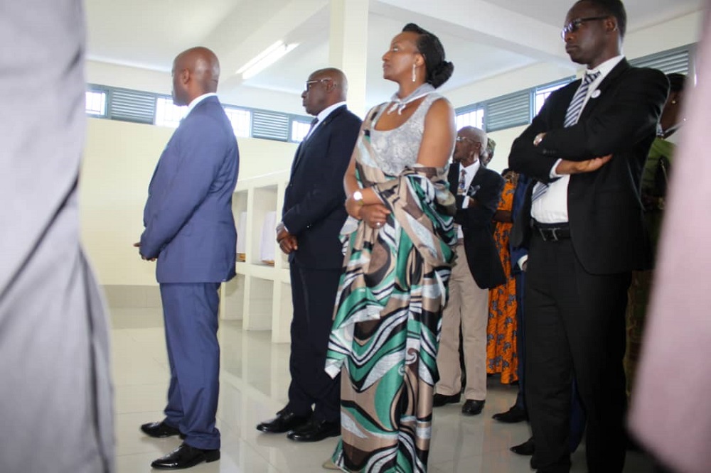 Abayobozi batandukanye basuye Urwibutso rwa Jenoside rwa Mayunzwe