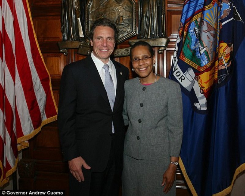 Abdus-Salaam yagizwe umucamanza mu Rukiko rw’Ubujurire muri Leta ya New York, ashyizweho na Guverineri Andrew Cuomo (bari kumwe ku ifoto) mu 2013