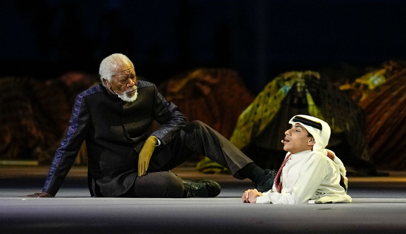 Umukinnyi wa filime Morgan Freeman n'Umunya-Qatar Ghanim Al-Muftah uzwi cyane kuri YouTube bari mu birori bitangiza irushanwa