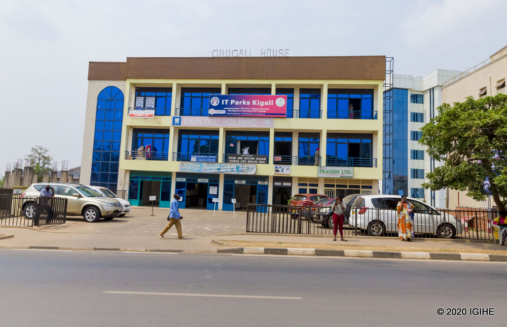 Advanced Dental Centre itanga ubuvuzi bw'amenyo butandukanye