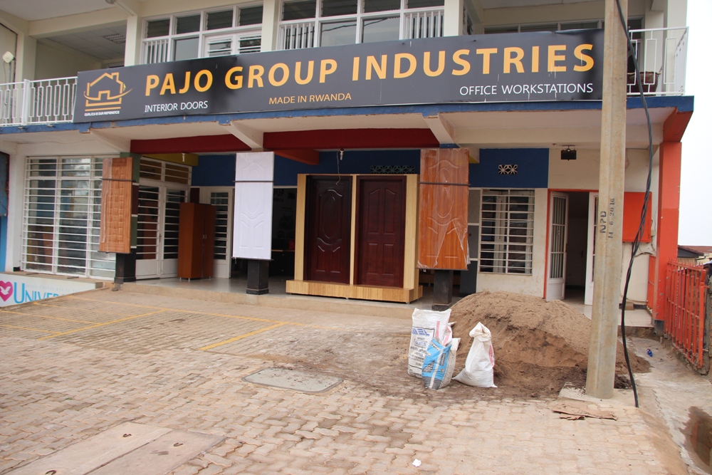 Afite inzu ku Muhima agaragarizamo ibyo uruganda rwe rukora