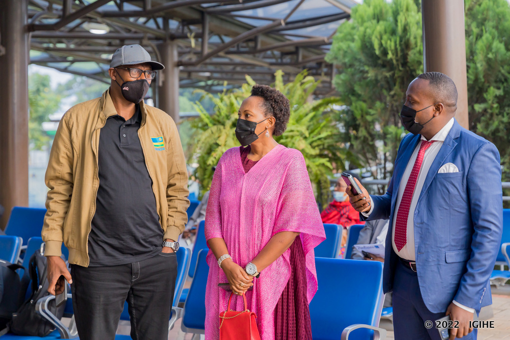 Aha bari bategereje ko Dr Rajendran Aanaimuthu agera ku kibuga cy'indege
