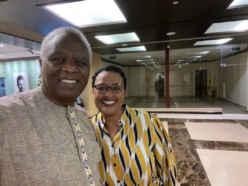 Aha Mbanda n'umugore we bari i Dubai