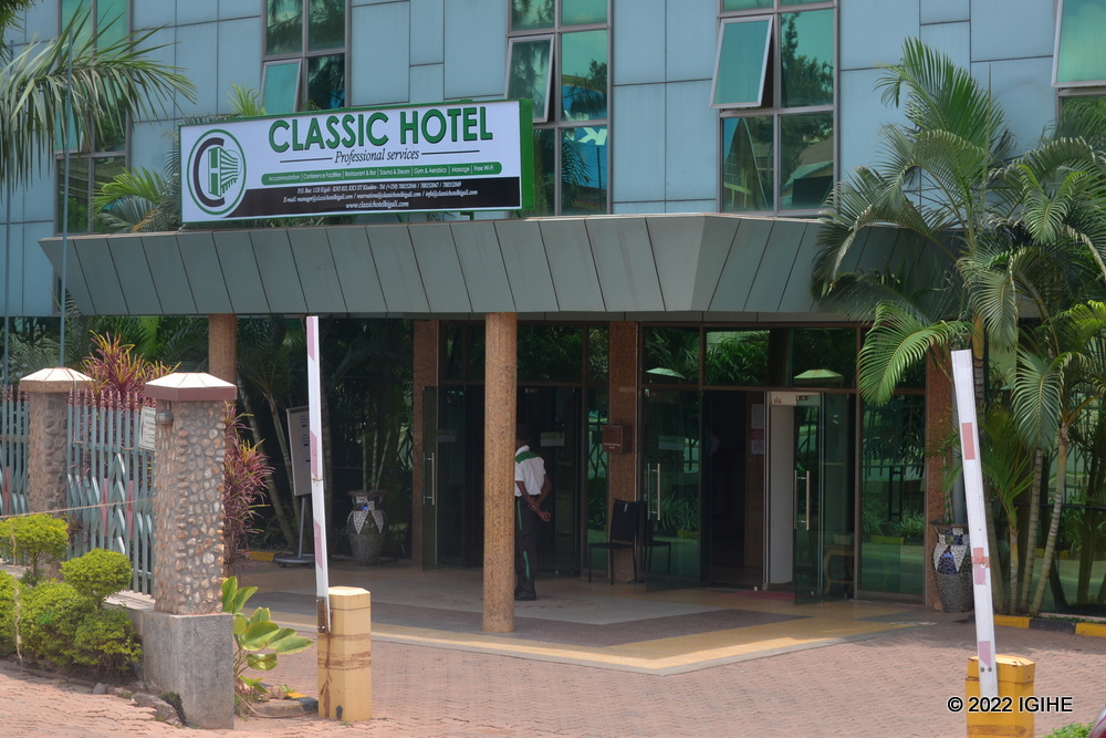 Classic Hotel Kigali iherereye Sonatubes ku muhanda ugana kuri UNILAK