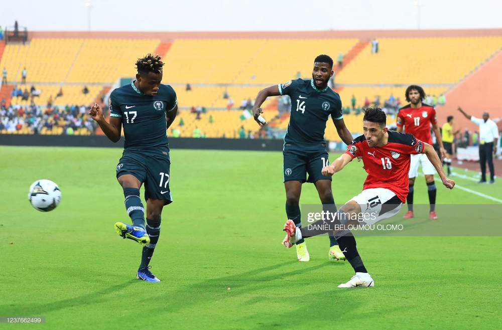 Ahmed Abou el Fotouh aterana umupira Samuel Chukwueze na Kelechi Iheanacho
