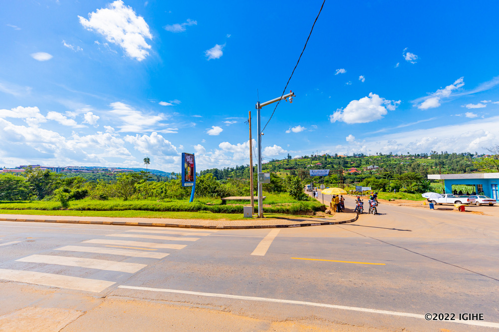 Aha ku muhanda ugana i Ndera kuri 15, ni ho Pariki ya Nyandungu ifite imbibi, ku wavuye kuri La Palisse ni urugendo rurerure
