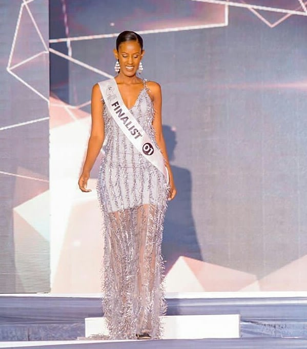 Akaliza Hope niwe Miss Nishimwe Naomie yari yarahaye ikamba