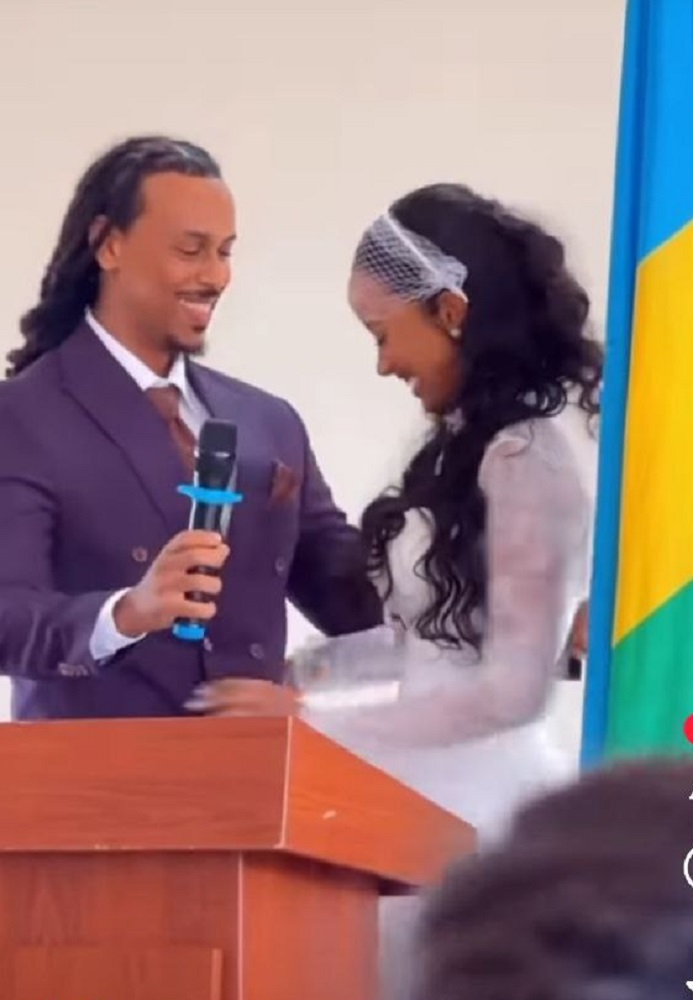 Akanyamuneza kari kose kuri aba bombi