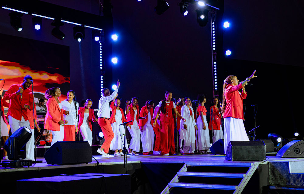 Elayono Worship Family yafashije Mucyowera mu gitaramo cye