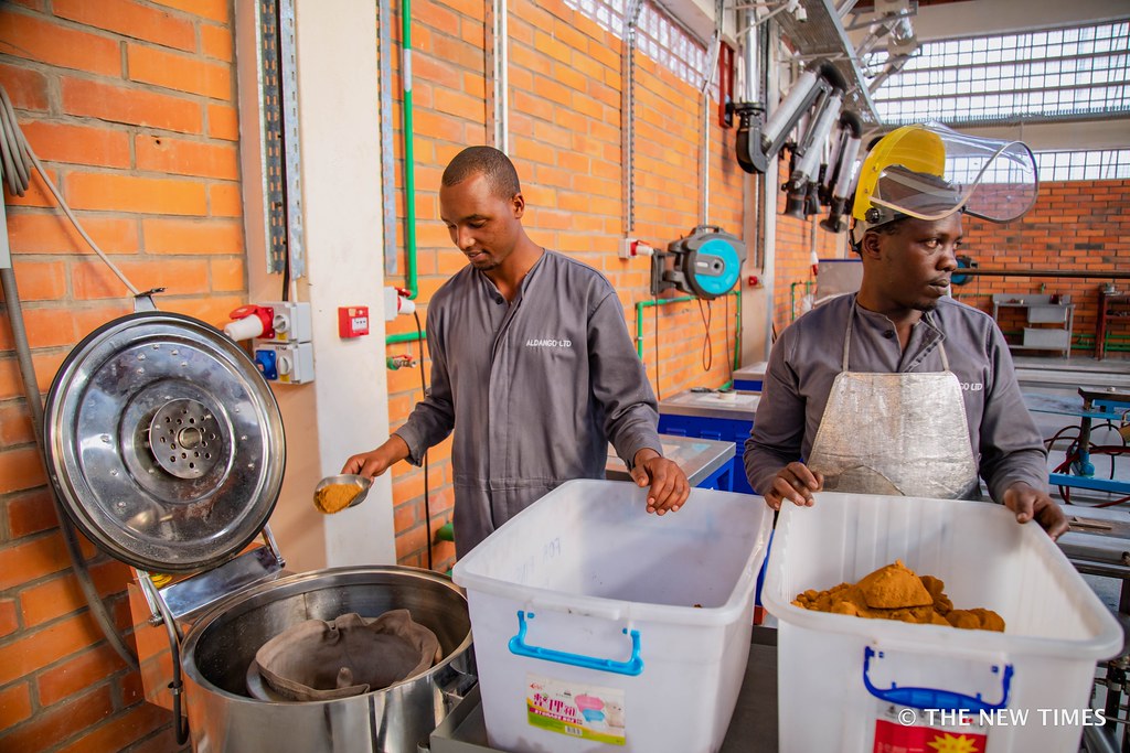 Abakozi ba Aldango Ltd, Sosiyete y’Abanyarwanda n’umunyamahanga umwe yashinzwe mu 2017. Ikorera mu Cyanya cy’Inganda i Masoro aho itunganyiriza zahabu. Kugeza ubu mu Rwanda ahacukurwa zahabu ni mu Miyove mu Turere twa Burera na Gicumbi, i Rusizi, Nyamasheke na Karongi