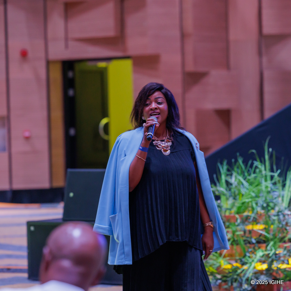 Aline Gahongayire ni umwe mu bahanzi batunguranye muri iki gitaramo