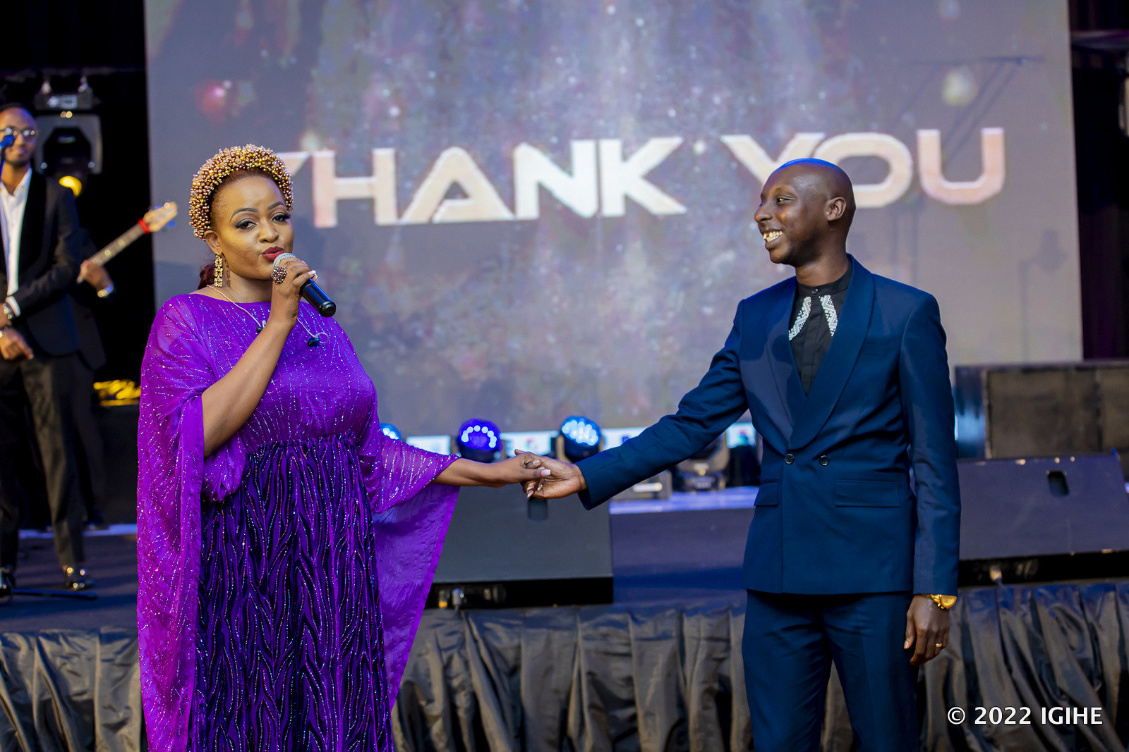 Aline Gahongayire yashimiye umuhanzi Aime Uwimana