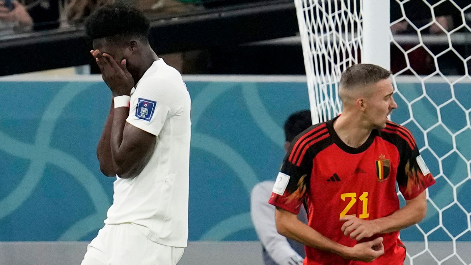 Alphonso Davies yipfutse mu maso nyuma yo guhusha penaliti