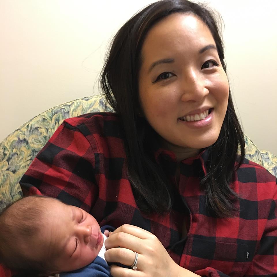 Amanda Fung ufite ubwenegihugu bwa Canada yishimira umwana we w'imfura