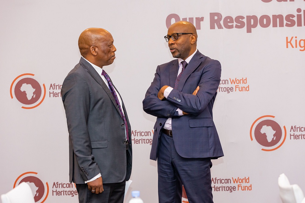 Ambasaderi Robert Masozera aganira na Vunithemba Ndima wijeje u Rwanda ubufasha