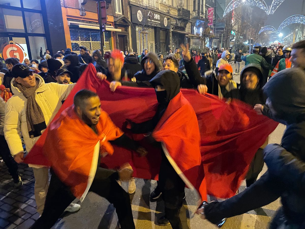 Byari ibyishimo ku bafana ba Maroc i Bruxelles nyuma y'uko igihugu cyabo cyanditse amateka yo gusezerera Portugal, kikagera muri 1/2 cy'Igikombe cy'Isi