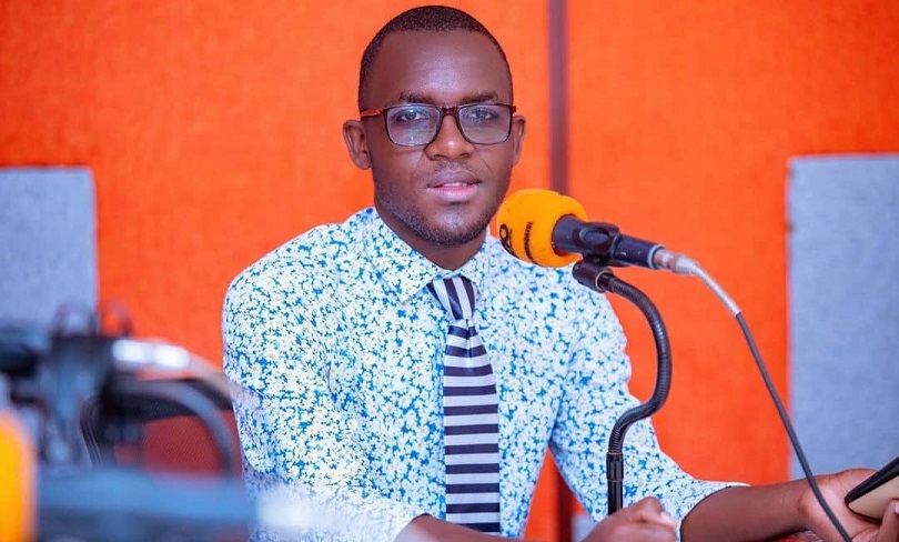 Dusengumuremyi yavuze ko abagabo bakwiriye gusobanukirwa neza inshingano zabo mu ngo kuko ari umwe mu miti y'ikibazo cy'abana bata ishuri