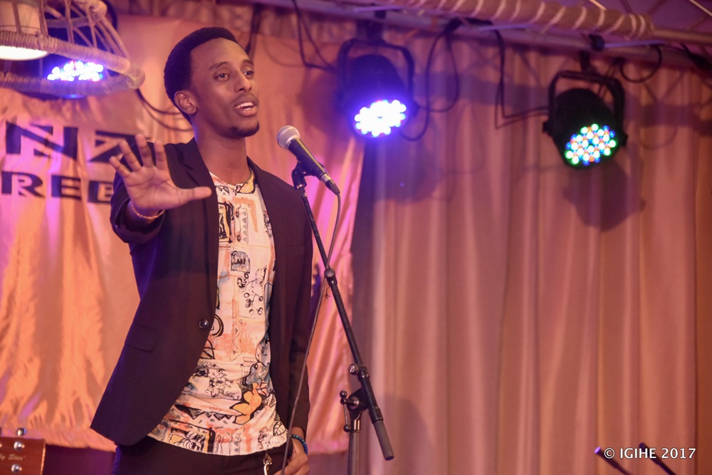 Andy Bumuntu usanzwe afite ubuhanga mu kuririmba yakanyujijeho muri iki gitaramo
