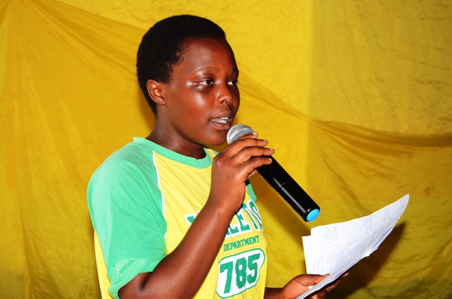 Annick Mbabajende mu ubwo yatangazaga imihigo y'intore