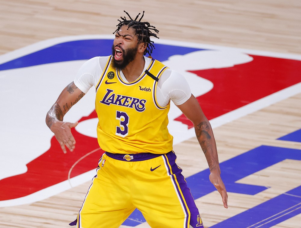 Anthony Davis yambara nimero 3 muri Los Angeles Lakers