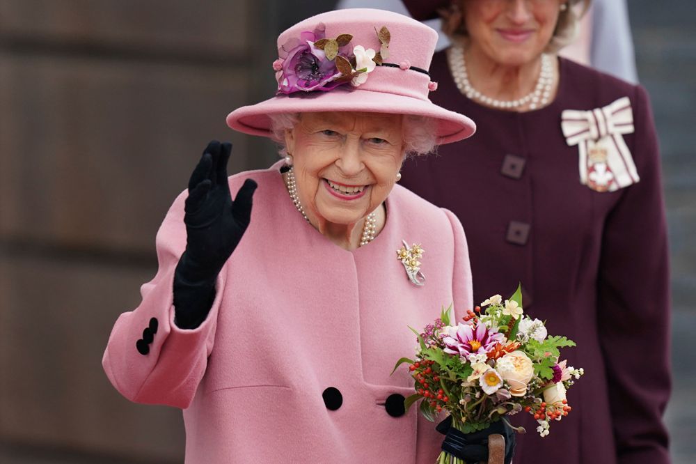 Umwamikazi Elisabeth II ntabwo yitabiriye umuhango wo kwibuka abazize intambara n'amakimbirane kubera ko yarwaye umugongo