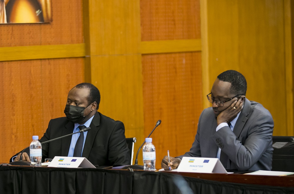 Minisitiri w'Imari n'Igenamigambi, Dr Uzziel Ndagijimana na Minisitiri w'Ubuzima, Dr Ngamije Daniel bari bitabiriye iyi nama