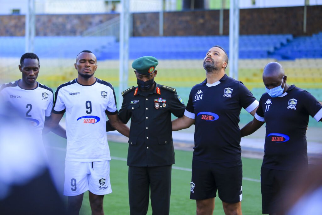 Lt Gen Muganga ni umuyobozi w'icyubahiro wa APR FC, muri uyu mwaka yegukanye igikombe cya shampiyona