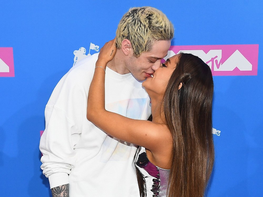 Ariana Grande anagaruka kuri Pete Davidson batandukanye nyuma yo kwemeranya kurushinga